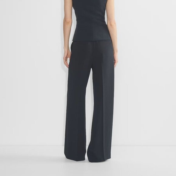 Aritzia Effortless Pant Wider in Black Crepette, Size 0 - Picture 3 of 9